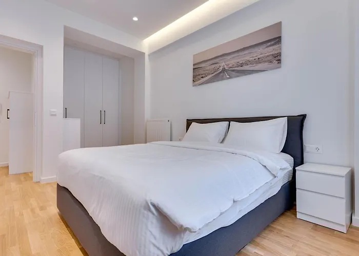 Elegant Flat 5 Walk To Metro Panormou