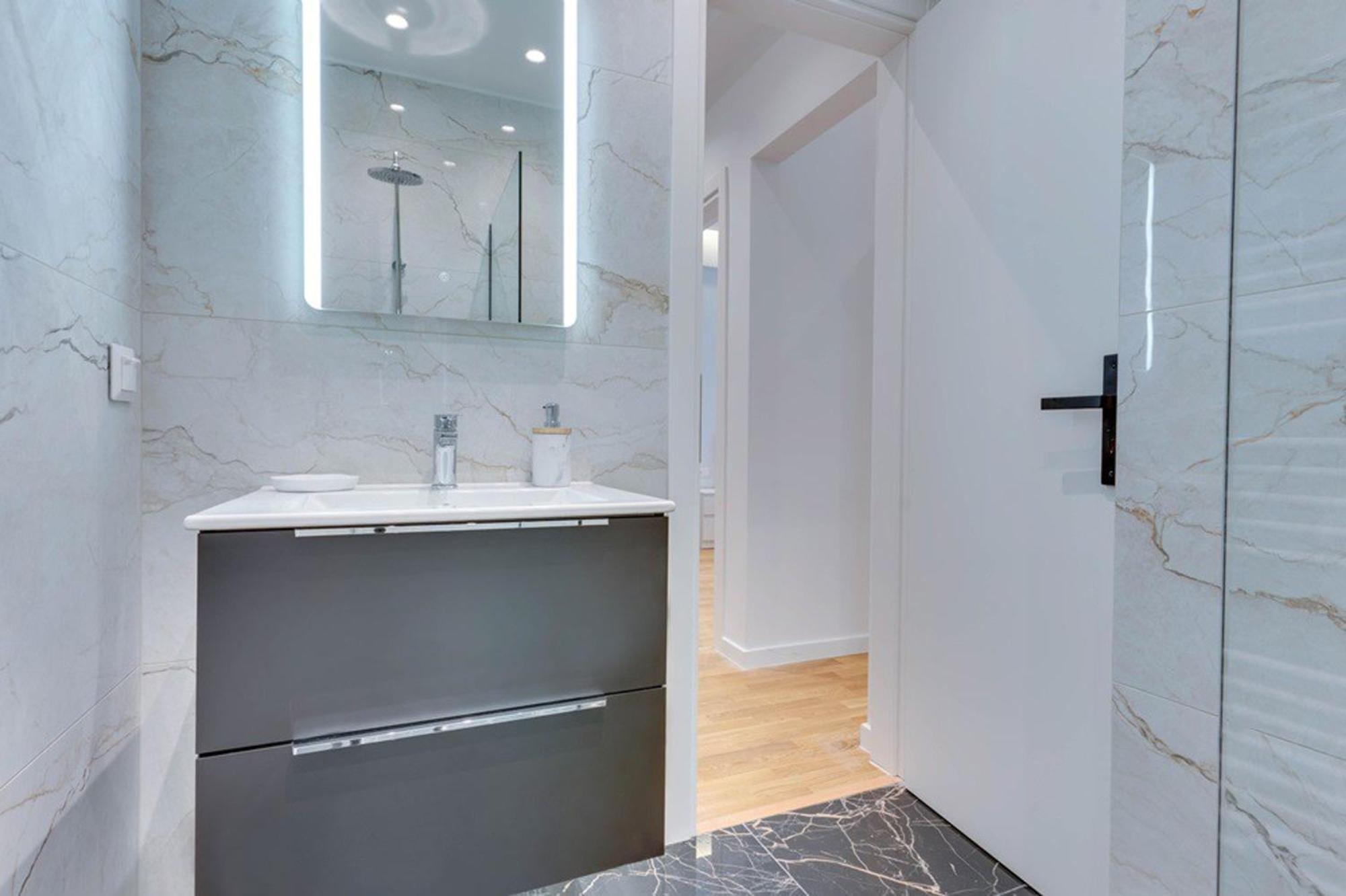 Elegant Flat 5 Walk To Metro Panormou Appartement *